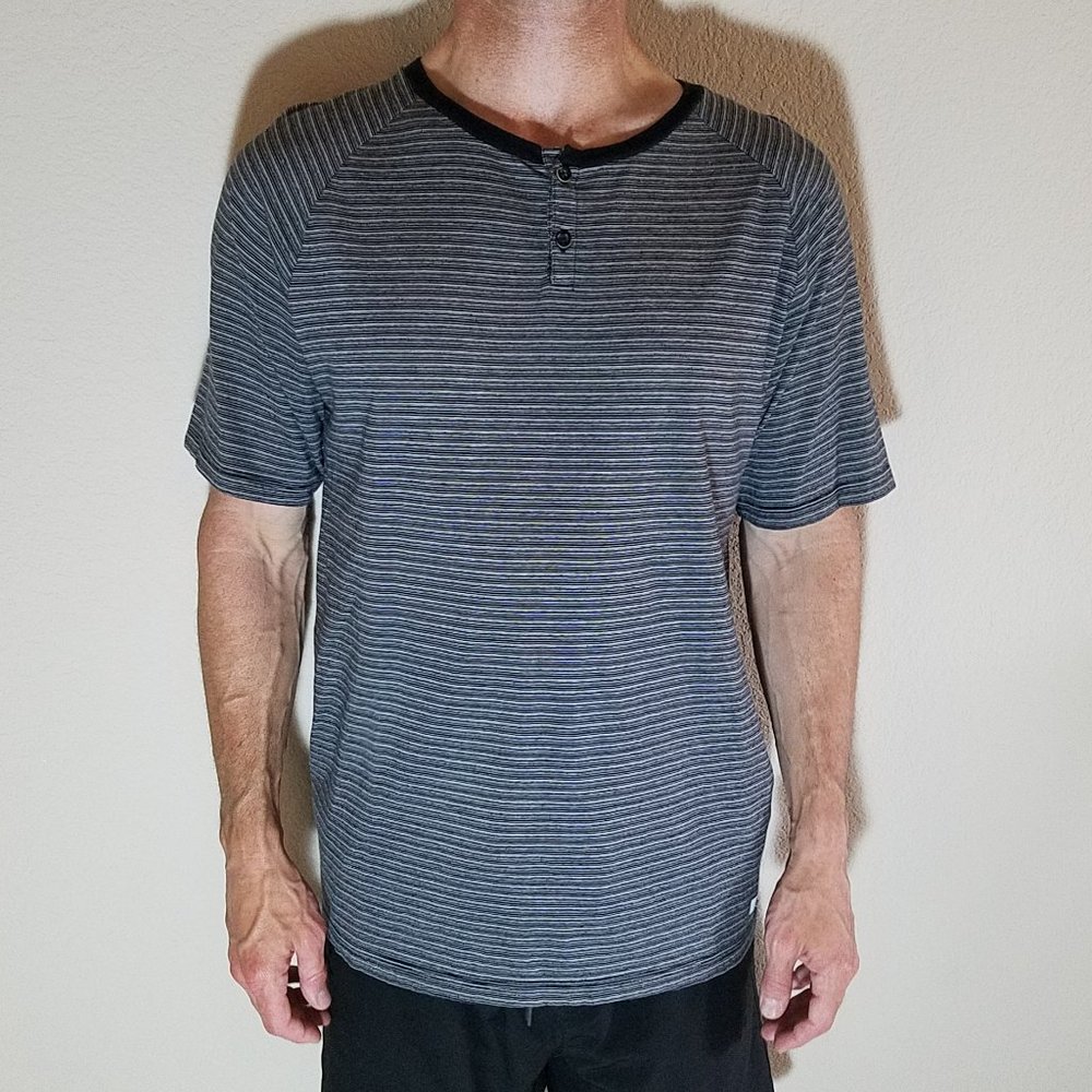 Quiksilver T-Shirt Large Mens Black Stripe Tee Short Sleeve Henley Casual Shirt